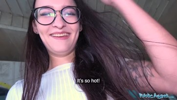 Cseh szemüveges tini ribanc megkélve Thumb