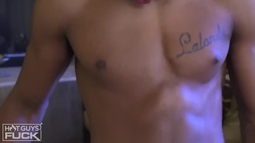 Tini csajszi a színes bőrű pasijával szexel Thumb