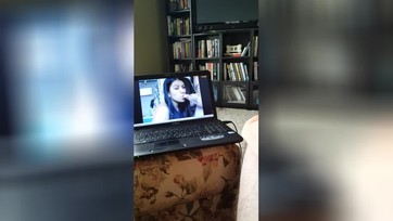 Félvér nő jól lecumizza a faszt Thumb