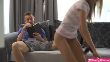 Borostás pinás mostohahugi mindenképp szexelni óhajt a bratyójával Thumb