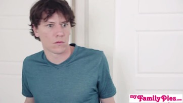 Megbaszta a borotválatlan nunijú tini lányokat a felajzott mostoha báty és még beléjük is sült Thumb