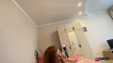 Kecses vöröske főiskolás csaj szopkodja a dákót és baszatja magát egy haverjával Thumb