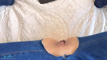 Nyakon Csíptem a mostoha hugimat amíg széttépett farmer gatyeszben rosszalkodott pornóra Thumb