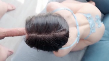 A kis perverz tini leányzó élvezi amikor cummantás után a végbelét is megkúrja a palija Thumb