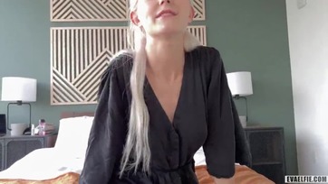 Felszedte a tüneményes pornósztárt és hazacipelte hogy őrülten meghúzza a puniját Thumb