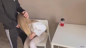 Olyan szexin homorította a popsiját a csajom, hogy muszáj volt megdugnom finom punciját Thumb
