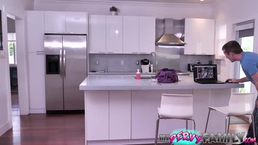 A mostoha nénikém egy kis vadóc szajha akit egyszer-egyszer durván meg kell dugni Thumb