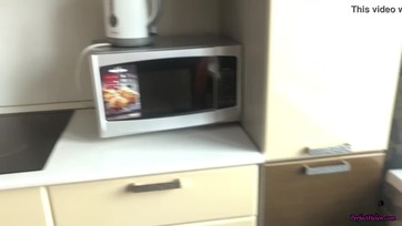 Megkúrta a szobatársa basznivaló kis barátnőjét és tele fröcskölte a csupasz pináját Thumb