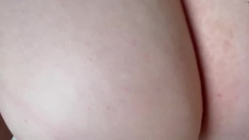 Már reggel izzott a nagycicis hölgy vaginája úgyhogy rácsücsült a csávója falloszára Thumb