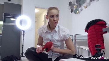 Felvitte magához az álügynök a bájos magyar tini bigét és benyomta a kolbászát a pinácskájába Thumb