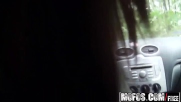 Becsüccsent a verdába a bűbájos combfixes magyarországi cica és felmászott az acélos brokira Thumb