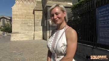 Faszimádó nagy dudájú milf anyuska a köztéren összeszedve aztán a kéróban jól popócskán kettyintve Thumb