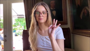 Megmutogatta a cicijeit és a zamatos puncuskáját a mostoha bátyójának a kéjes kis tini ribanc Thumb