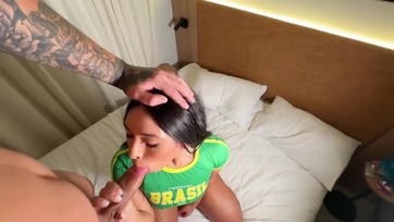 Miután tövig hatolva benyálazta a kolosszális dákómat a mostoha hugim arcon élveztem Thumb