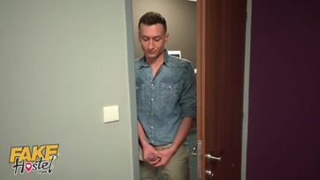 Egy kis spermának hála kimászott a basznivaló lány és megugrálta a fiú fütyijét Thumb