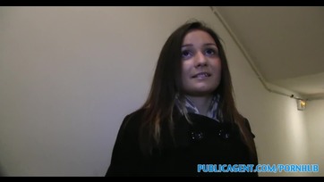 Egy kis maniért benyálazta az álügynök dárdáját a fiatal magyarországi lányka Thumb