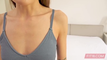 Egy huzamos dugás után megtöltötték a kisdudájú pesti kiscsaj muffját Thumb