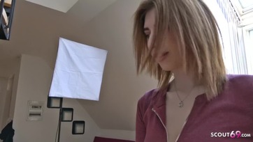 Egy kis kp-val könnyűszerrel hazacsalta a magyar születésű bulát hogy megdöngesse a kis lyukát Thumb