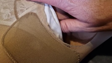 Széttépte a kéjenc neje nejlonharisnyáját és betolta neki a megduzzadt lomposát Thumb